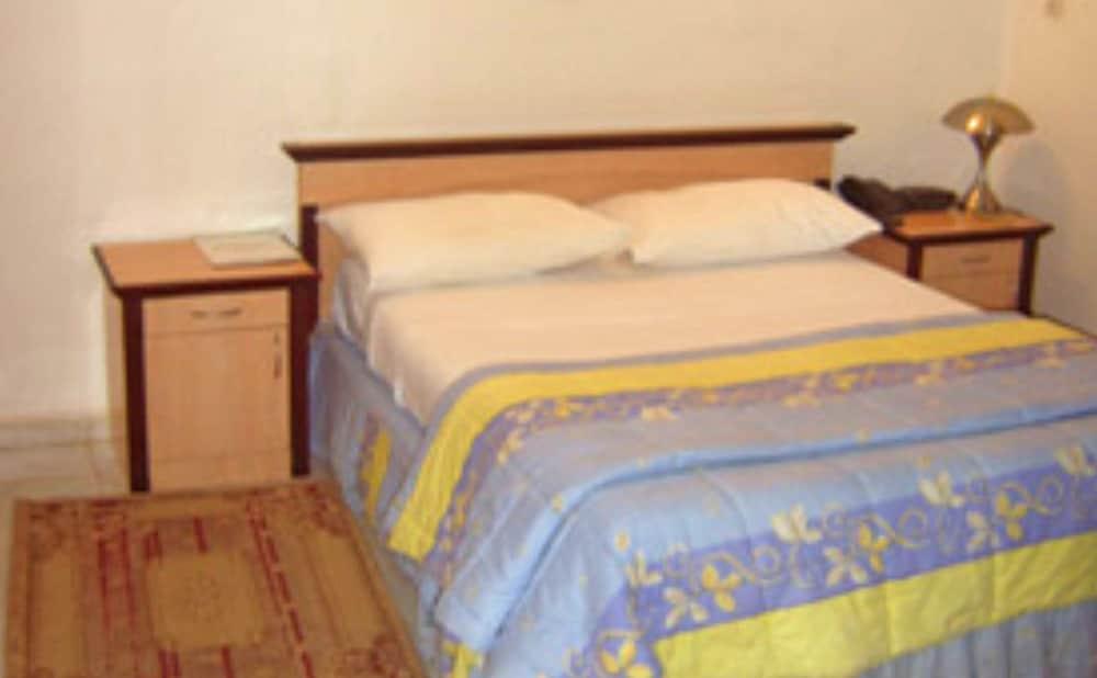 Homeland Hotel Ниамей Экстерьер фото